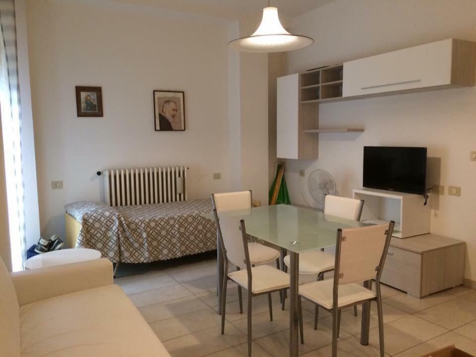 カットーリカ New Prophet Bed & Breakfast エクステリア 写真